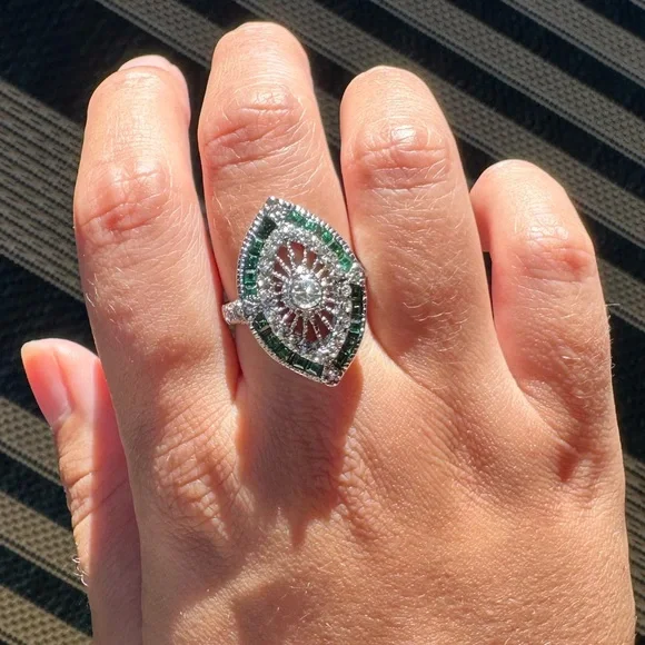 Vintage Emerald Silver 925 Plated Ring - Picture 5 of 15